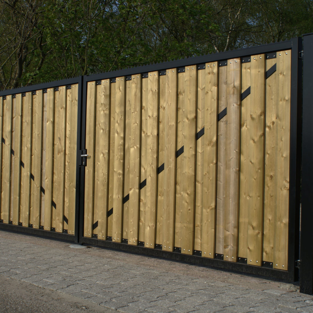 Dichte poort — voorbeeld Houten poort 4