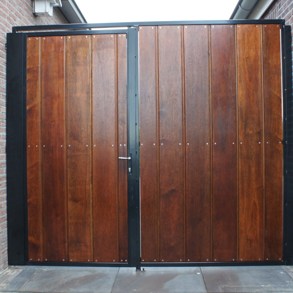 Dichte poort — voorbeeld Houten poort 3