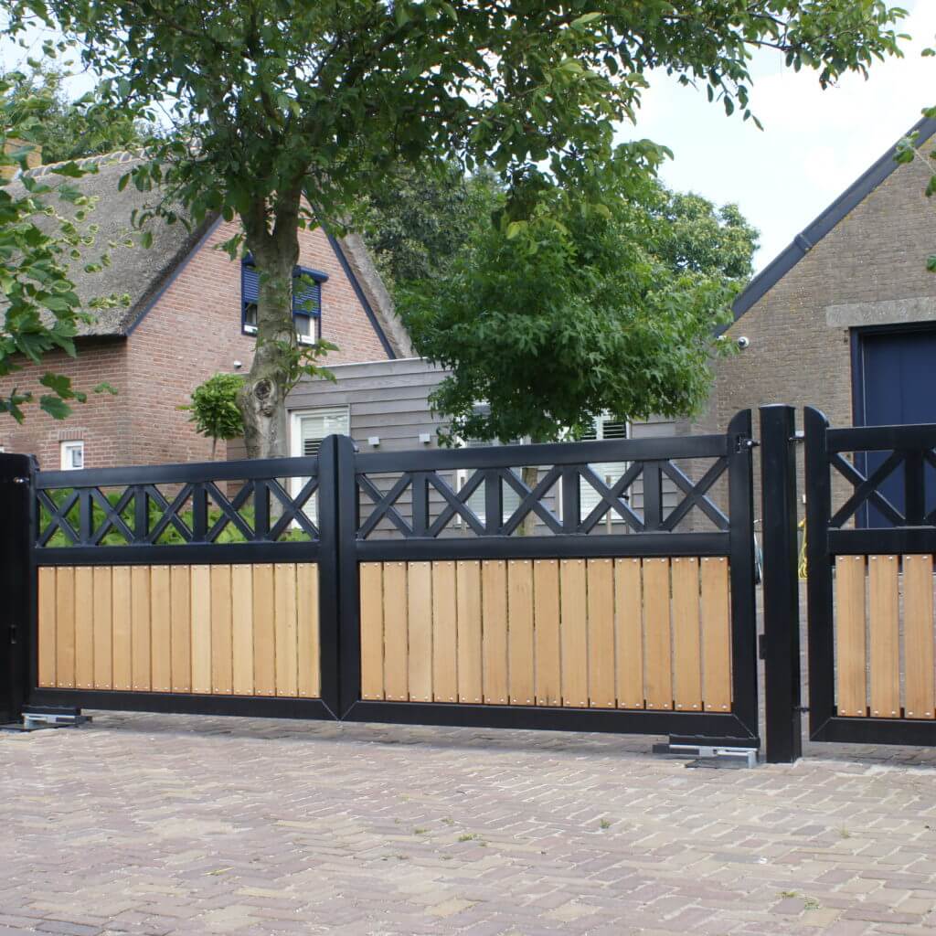 Draaipoort — voorbeeld Houten poort 1